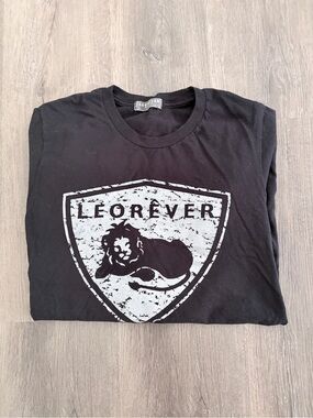 LEOREVER Black Graphic Lion Logo Tee